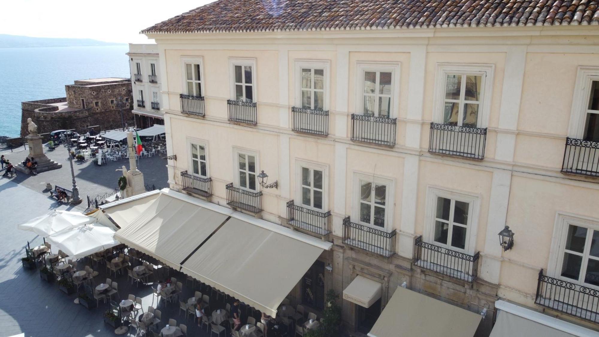 Hotel Della Piazza ピッツォ エクステリア 写真