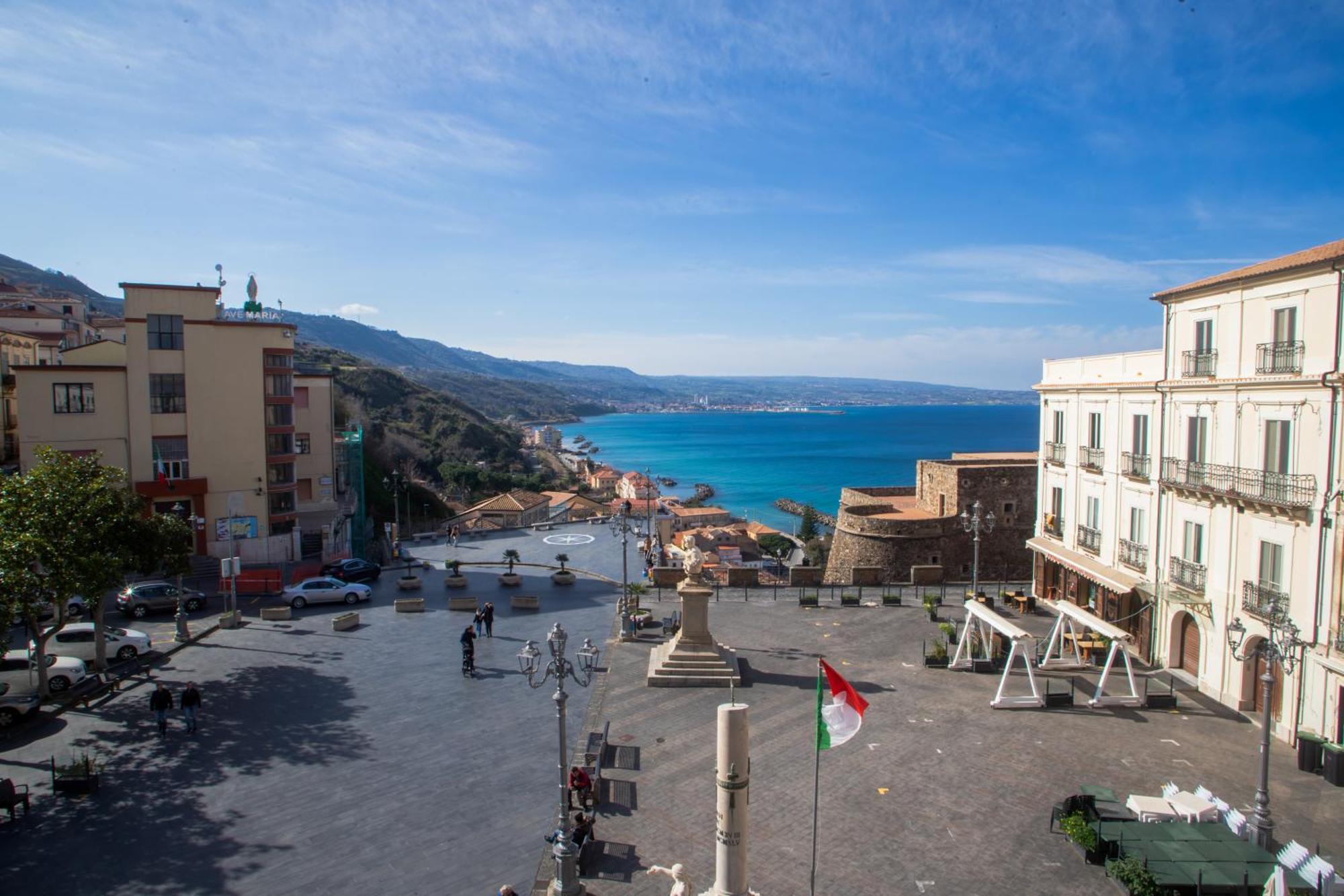 Hotel Della Piazza ピッツォ エクステリア 写真