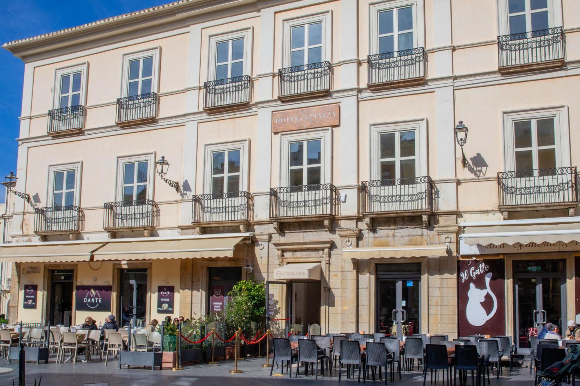 Hotel Della Piazza ピッツォ エクステリア 写真