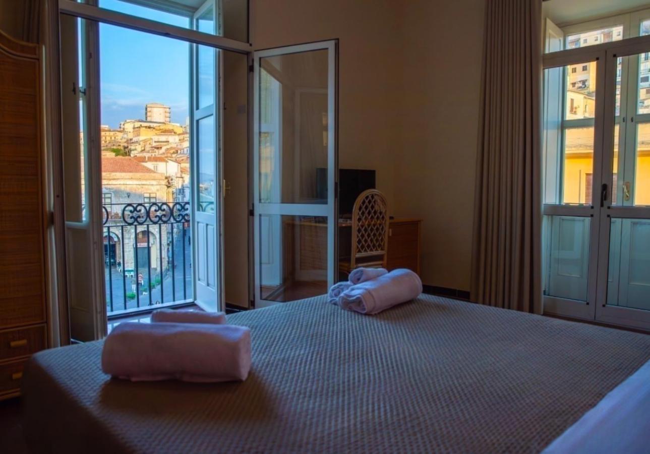 Hotel Della Piazza ピッツォ エクステリア 写真